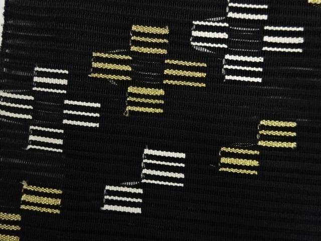  絽綴れ斜線に四角模様織出し名古屋帯